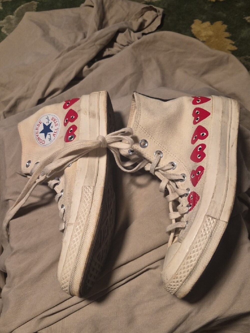 Converse Cream High-Top Sneakers with Red Heart Graphics - Picture 6 of 9